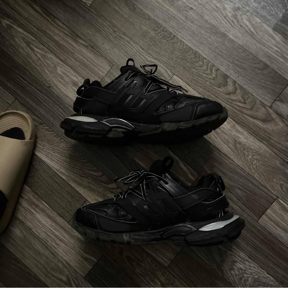 Balenciaga Men's Black Sneakers - Picture 6 of 6